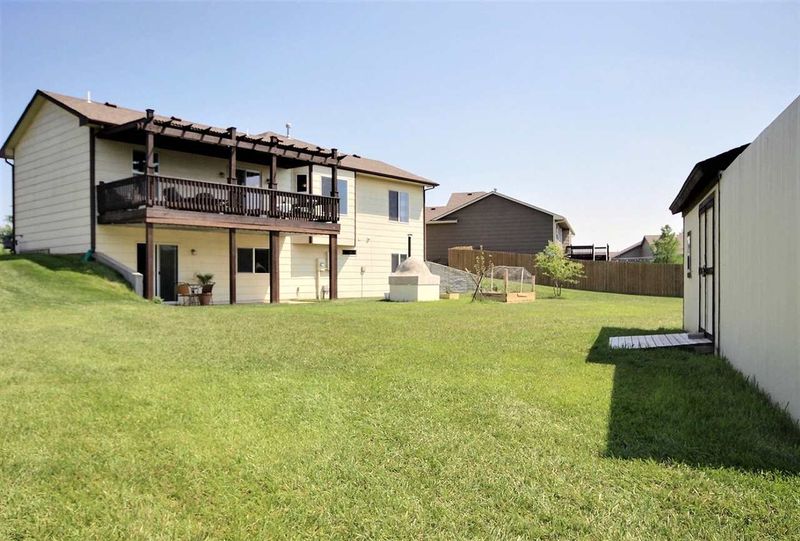 913 E Splitwood Way, Derby, KS 67037