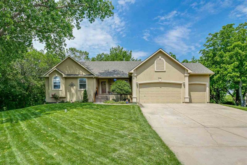 7041 S Mark Twain Dr, Derby, KS 67037