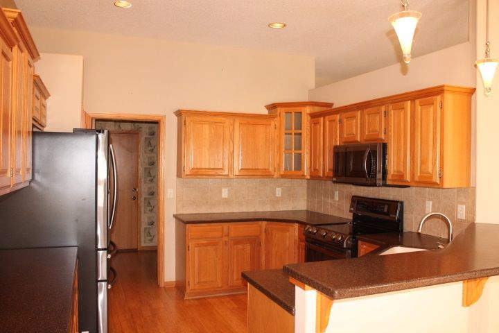 8118 E Old Mill Ct, Wichita, KS 67226