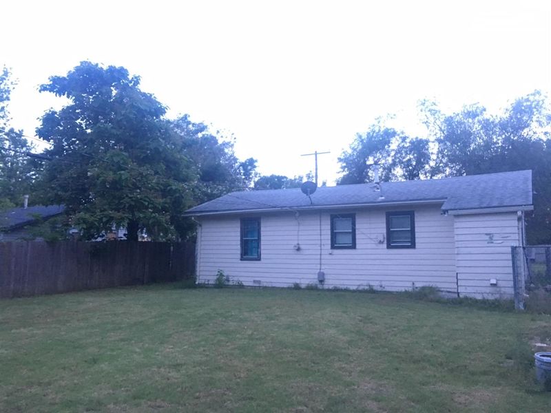 1906 S Custer Ave, Wichita, KS 67213