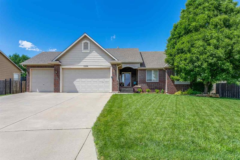 2206 E Myrtlewood Ct, Derby, KS 67037