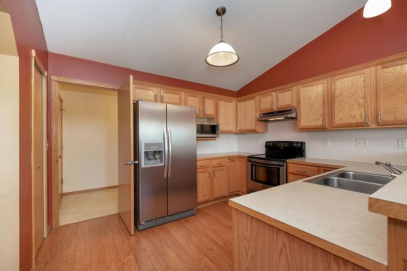 10841 W Waterside Ct, Maize, KS 67101-3701