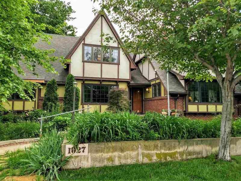 1027 W River Blvd, Wichita, KS 67203