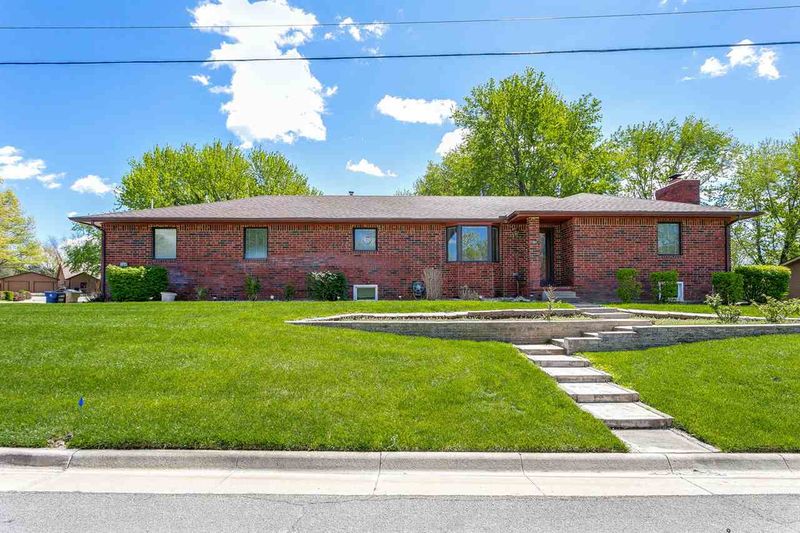 301 N Janet St, Clearwater, KS 67026