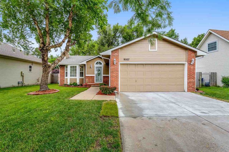 9507 E Carson St, Wichita, KS 67210
