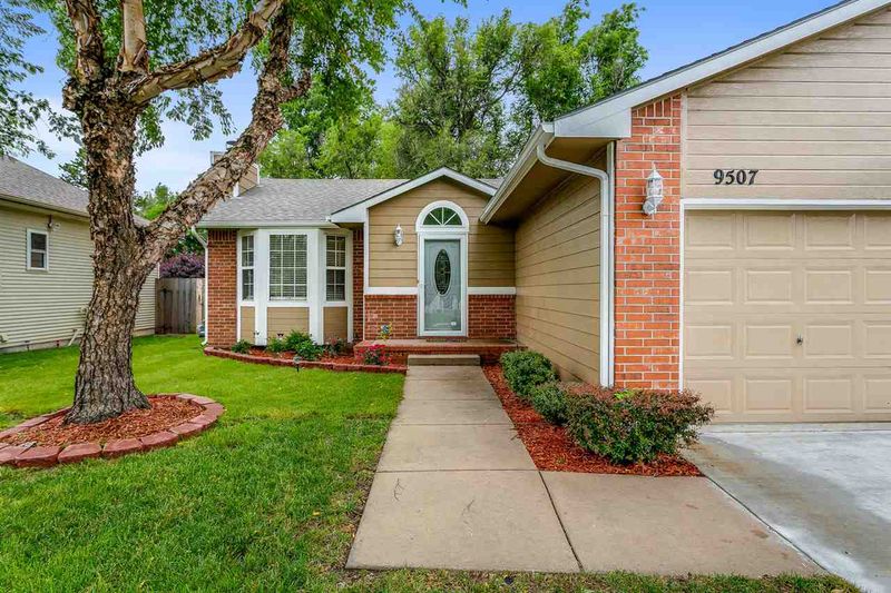9507 E Carson St, Wichita, KS 67210