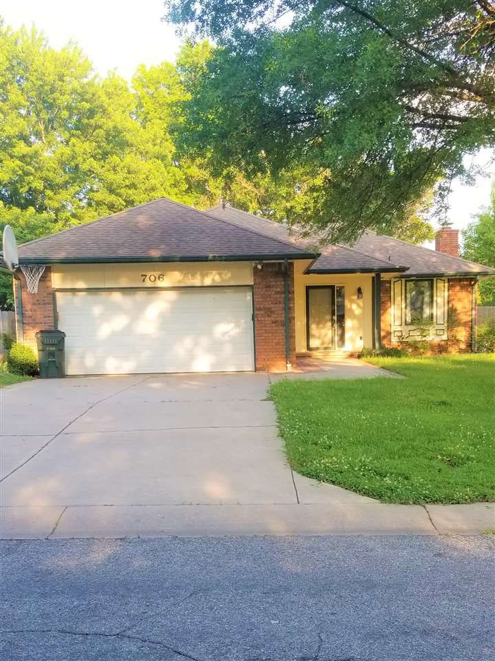 706 Sullivan Dr, Mulvane, KS 67110