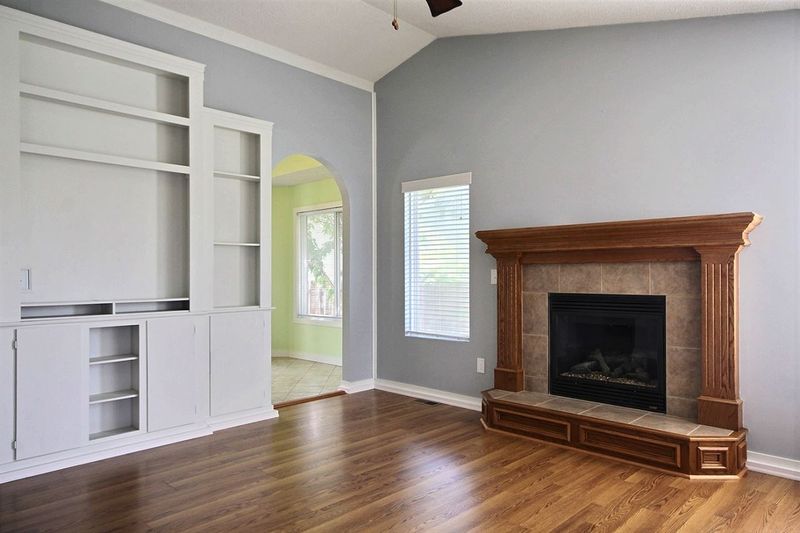 1220 N Timberleaf Dr, Derby, KS 67037