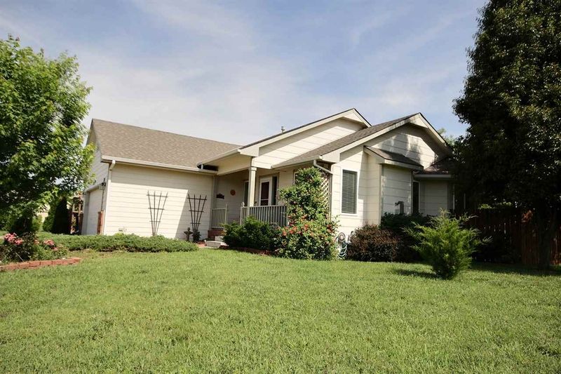 1220 N Timberleaf Dr, Derby, KS 67037