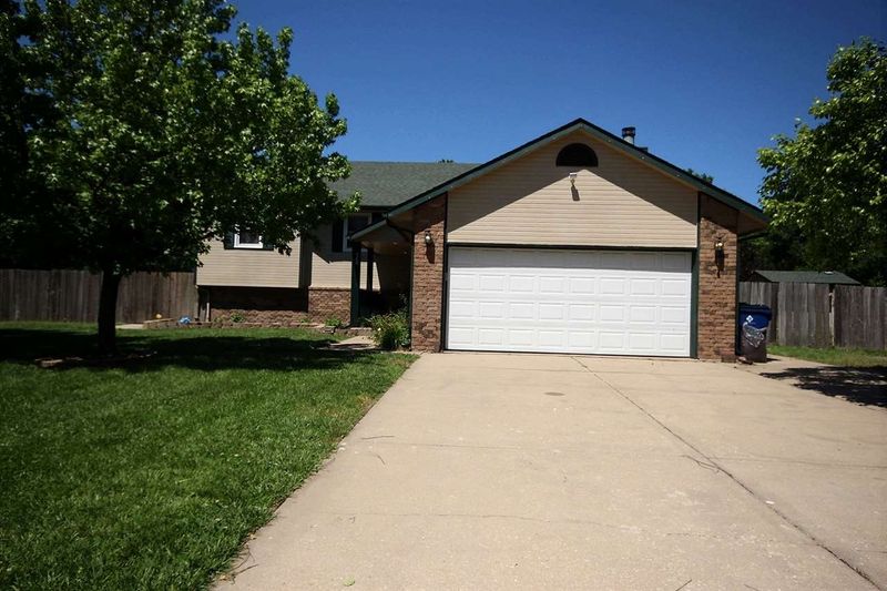 940 W Maplewood, Andover, KS 67002