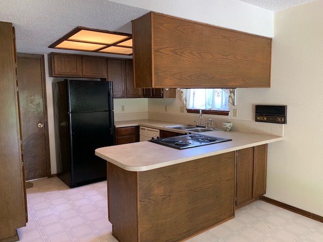 2031 N Burning Tree Rd, Derby, KS 67037