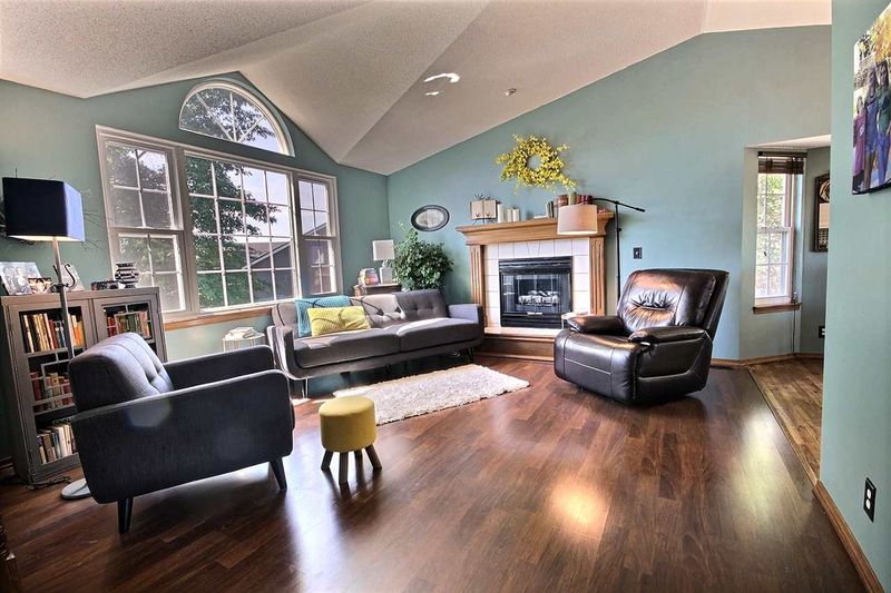 4932 E Willow Point Ct, Bel Aire, KS 67220