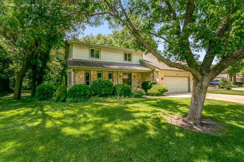 201 N Brook Forest Rd, Derby, KS 67037