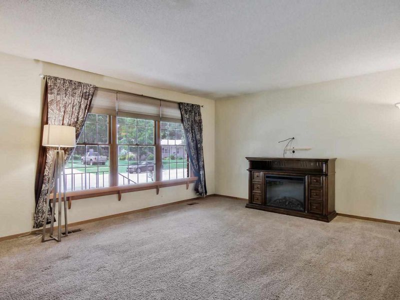 620 Michael Rd, Newton, KS 67114