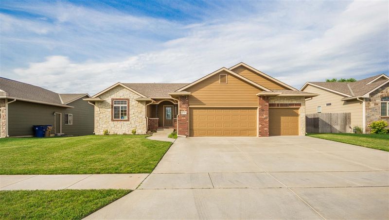 2719 E Mason Ridge Dr, Derby, KS 67037-7958