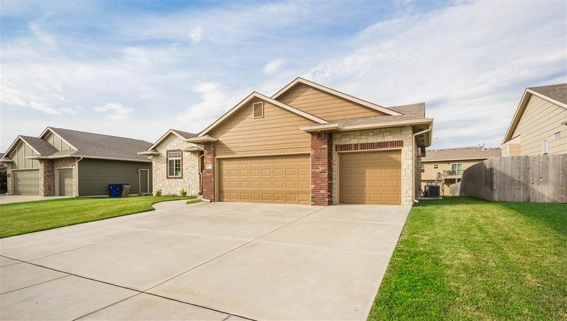 2719 E Mason Ridge Dr, Derby, KS 67037-7958