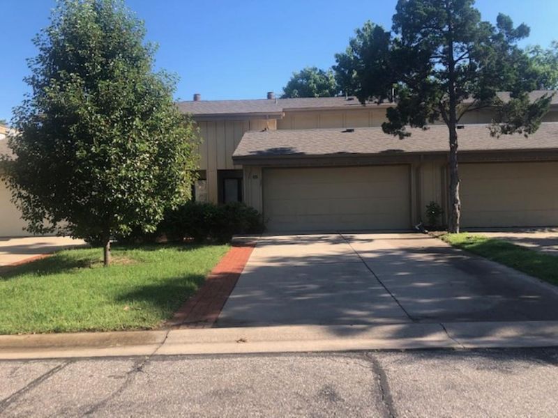 8201 E Harry #103, Wichita, KS 67207