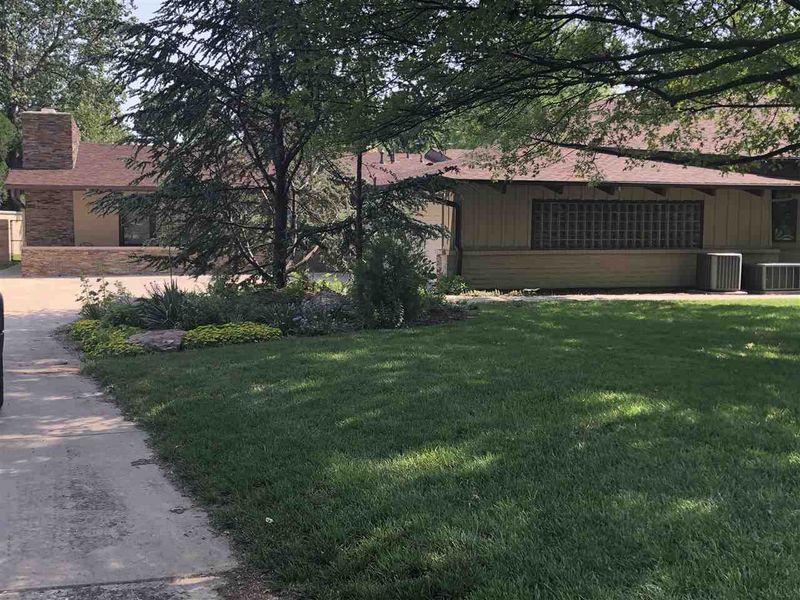 5319 Crestview St, Wichita, KS 67208
