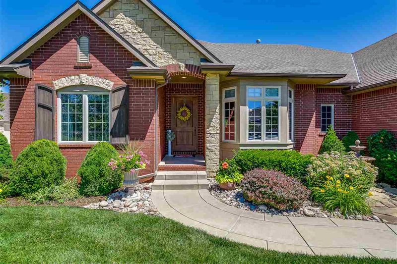 1157 E Waters Edge St, Derby, KS 67037