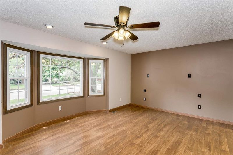 1125 E James St, Derby, KS 67037