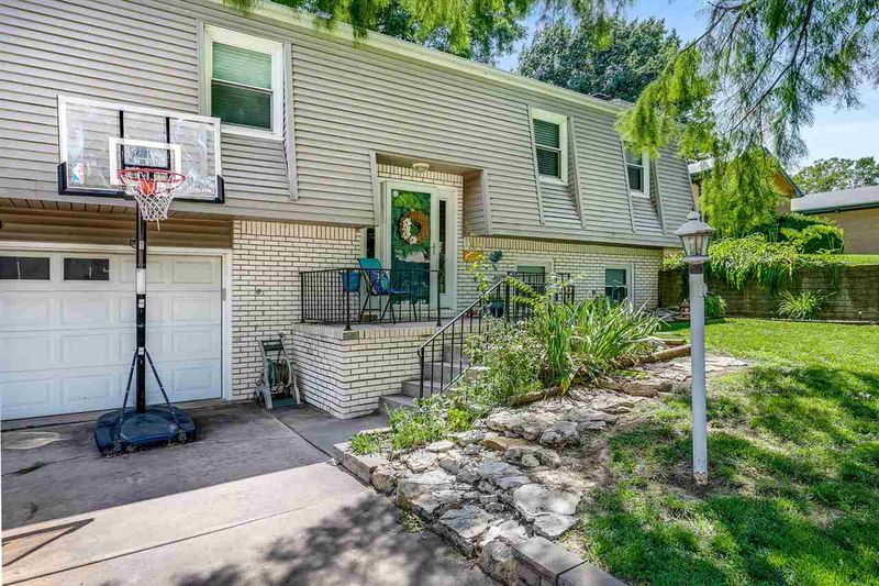 919 E Morrison Dr, Derby, KS 67037