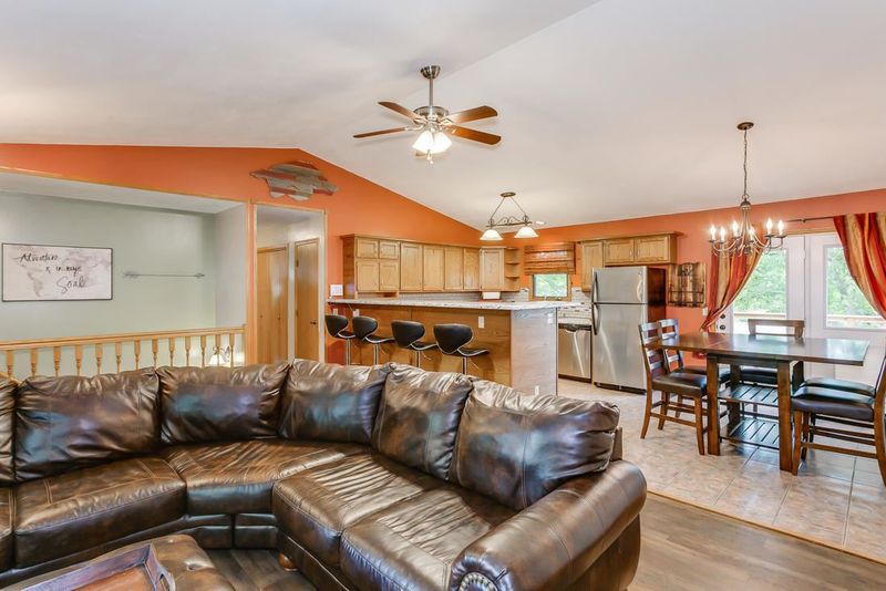 4345 N Eagle Lake Dr, Bel Aire, KS 67220