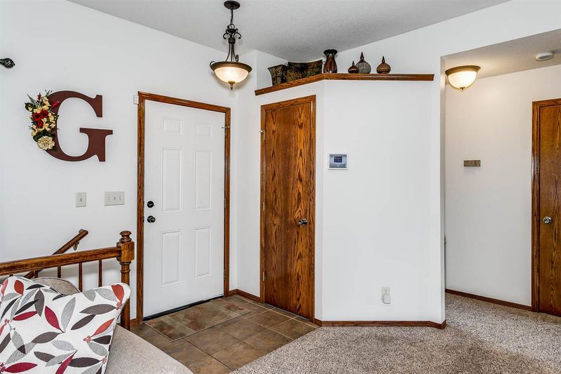 2112 Bristol Ln, Newton, KS 67114