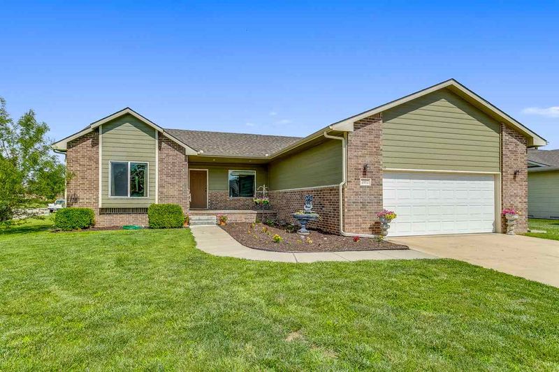2112 Bristol Ln, Newton, KS 67114