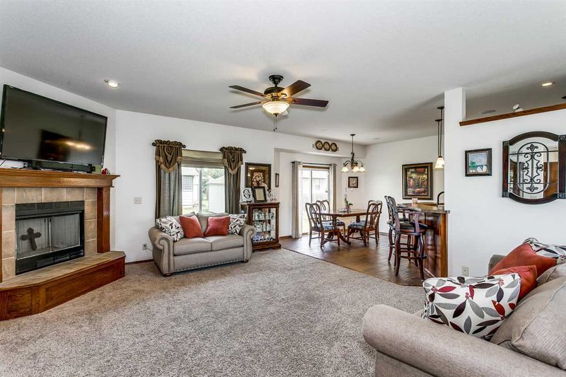 2112 Bristol Ln, Newton, KS 67114
