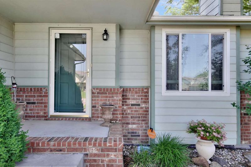 2302 Paddington Ave, Newton, KS 67114