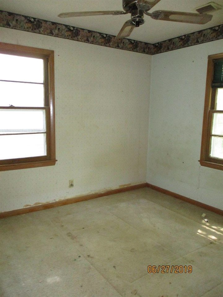 2461 S Bennett Ave, Wichita, KS 67217