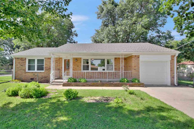 219 SE 12th St, Newton, KS 67114