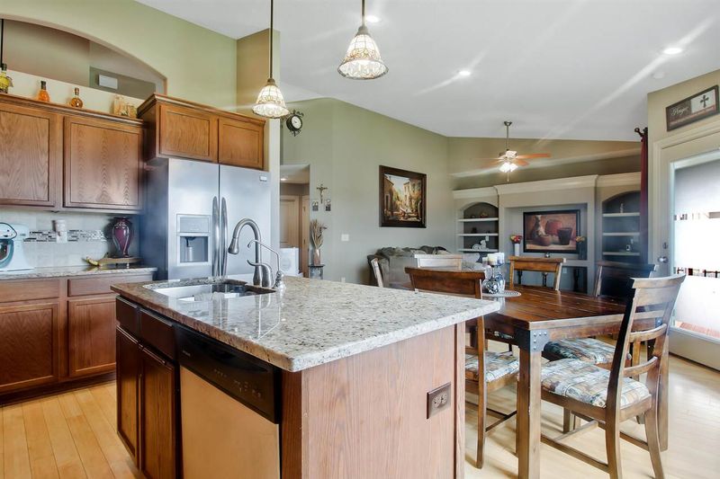 112 W Winterset Cir, Goddard, KS 67052-8595