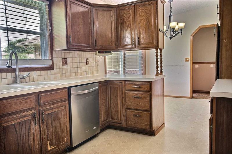 4062 Danbury St, Bel Aire, KS 67220