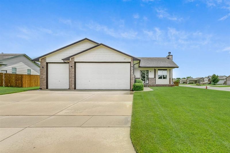 403 E Hickory Ct, Mulvane, KS 67110