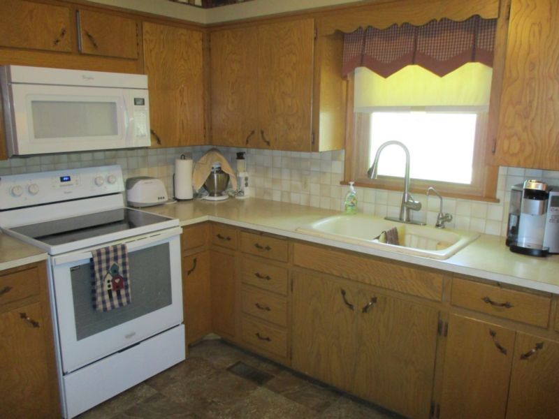 2032 Kanza, Hillsboro, KS 67063