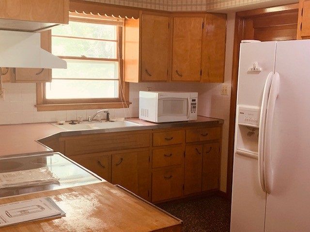 527 N Phillips St, Andover, KS 67002