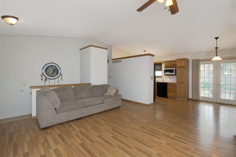 230 W Teal Dr, Derby, KS 67037