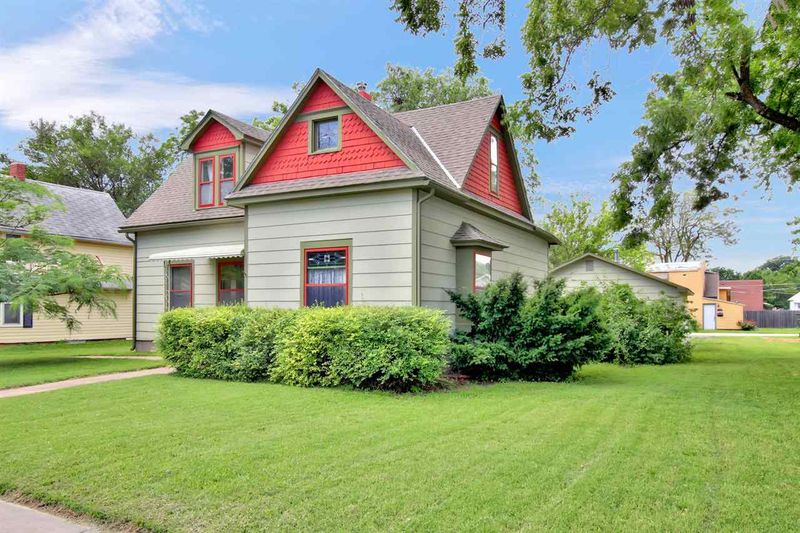 1011 Oak St, Newton, KS 67114