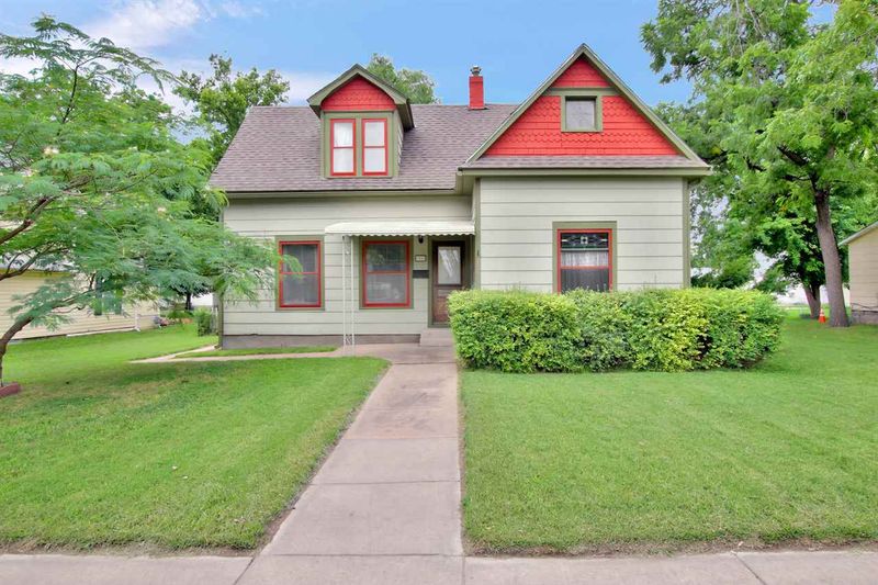 1011 Oak St, Newton, KS 67114