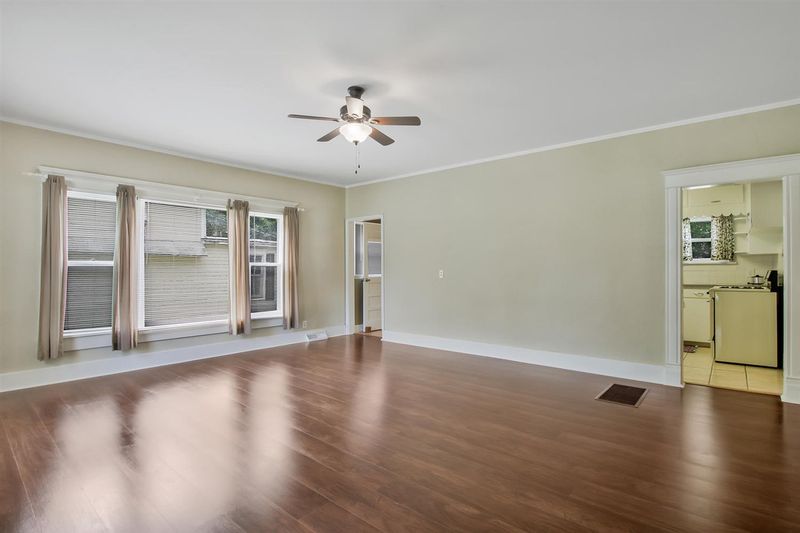 1011 Oak St, Newton, KS 67114