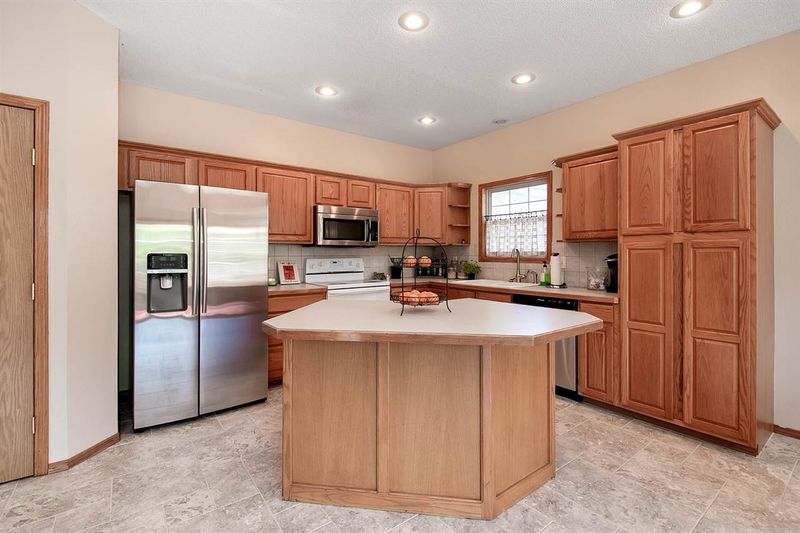 620 N Westchester Dr, Andover, KS 67002