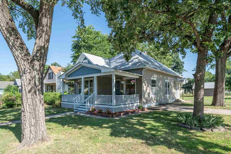 518 E 10th St, Newton, KS 67114