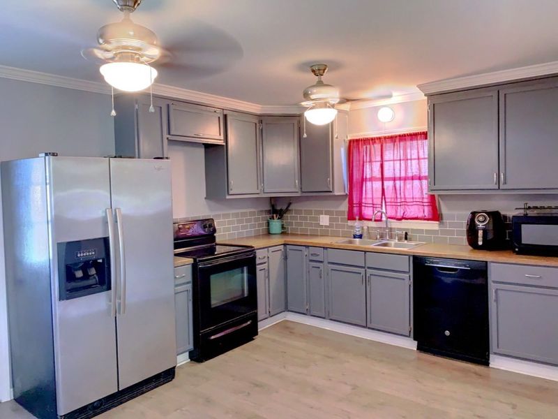563 S Georgie Ave, Derby, KS 67037