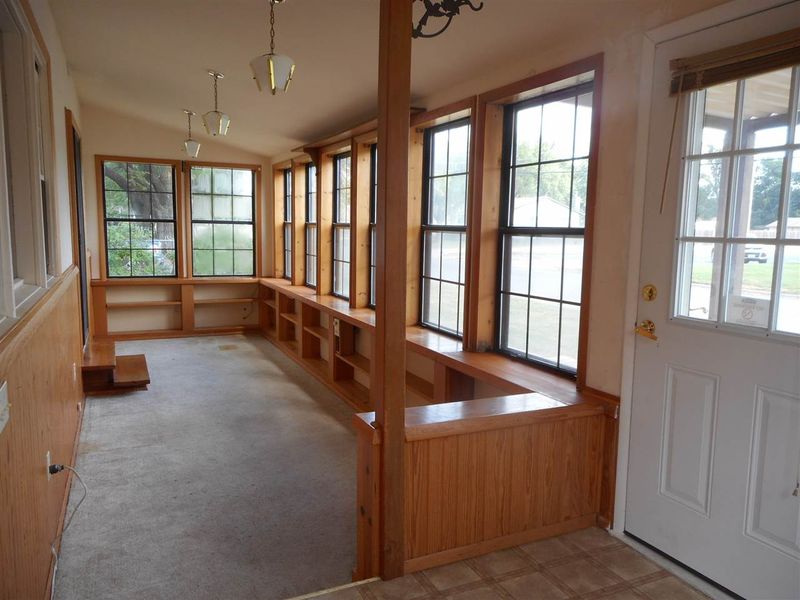 700 W 3rd St, Valley Center, KS 67147
