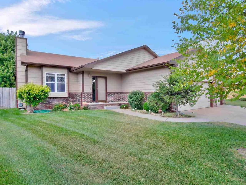 1648 E Winterset St, Goddard, KS 67052