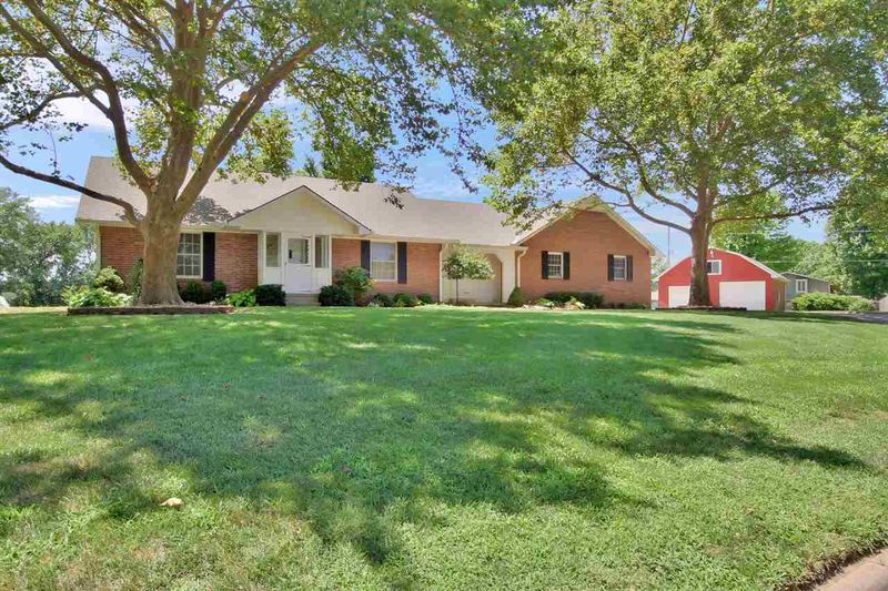501 E Southeast Dr, Clearwater, KS 67026