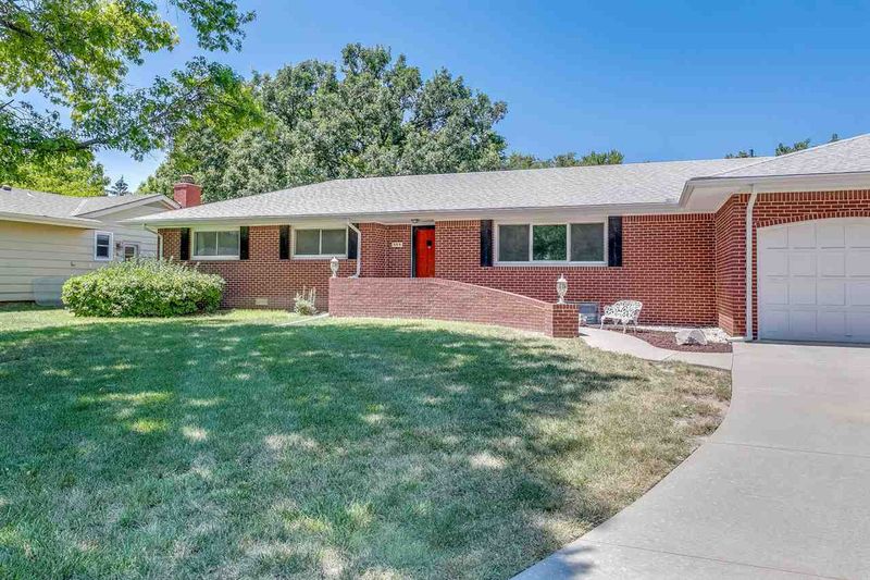 559 N Angle Ln, Andover, KS 67002