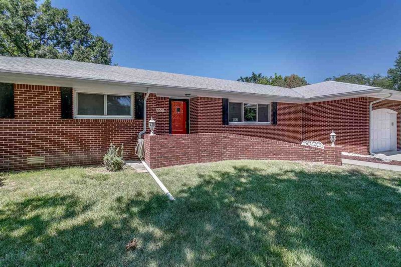 559 N Angle Ln, Andover, KS 67002