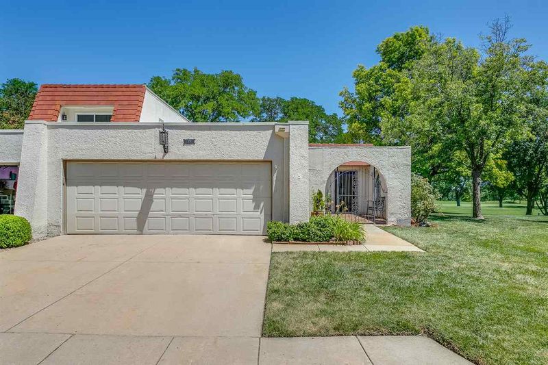 39 E Via Roma, Wichita, KS 67230